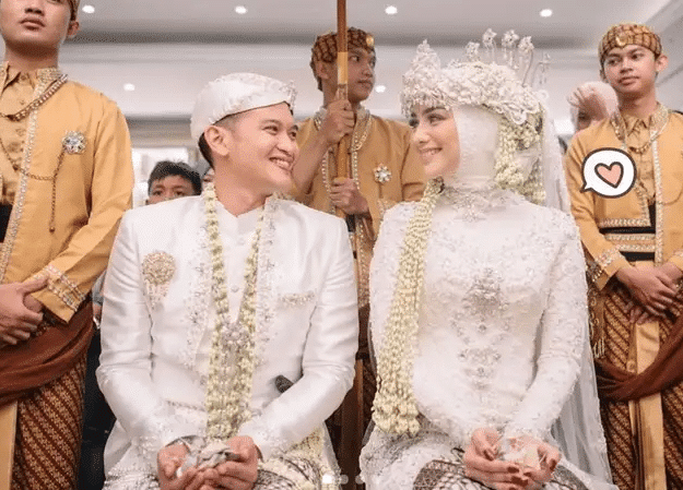 Pernikahan Adat Sunda Citra Kirana dan Rezky Aditya